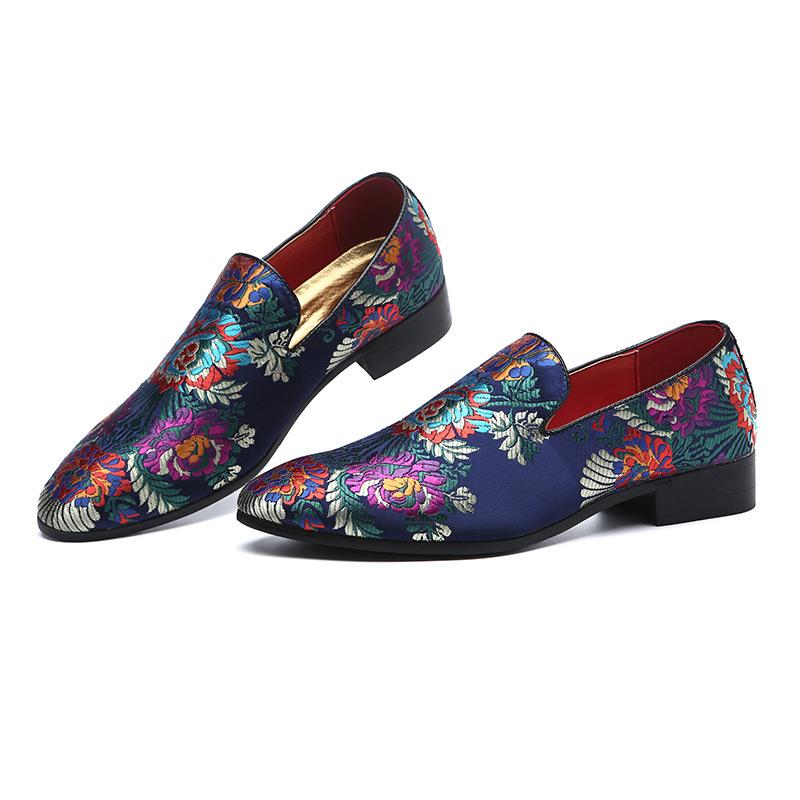 Large Size Personalized Embroidery Men's Casual Shoes
