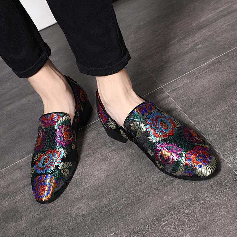 Large Size Personalized Embroidery Men's Casual Shoes