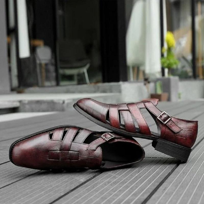 Retro Crocodile Pattern Leather Sandals