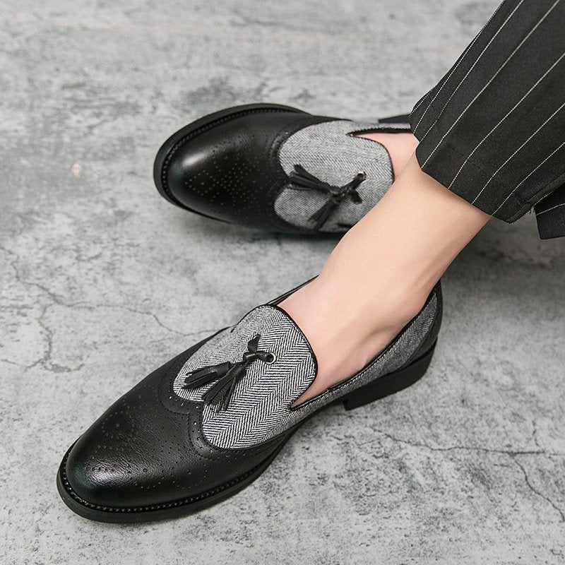 Business Brooch Carved Fringed Leather Shoes