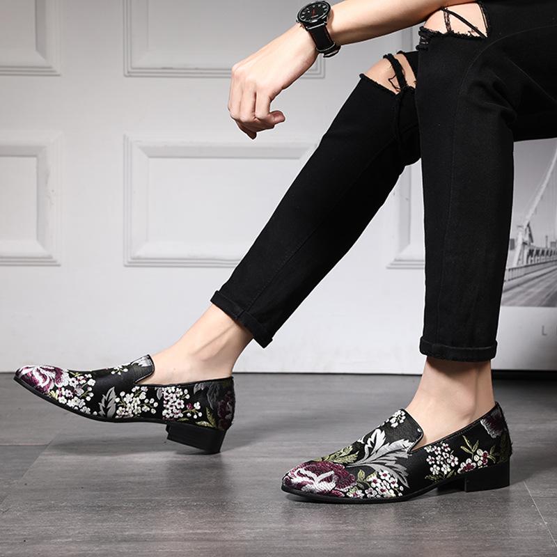 Large Size Personalized Embroidery Men's Casual Shoes